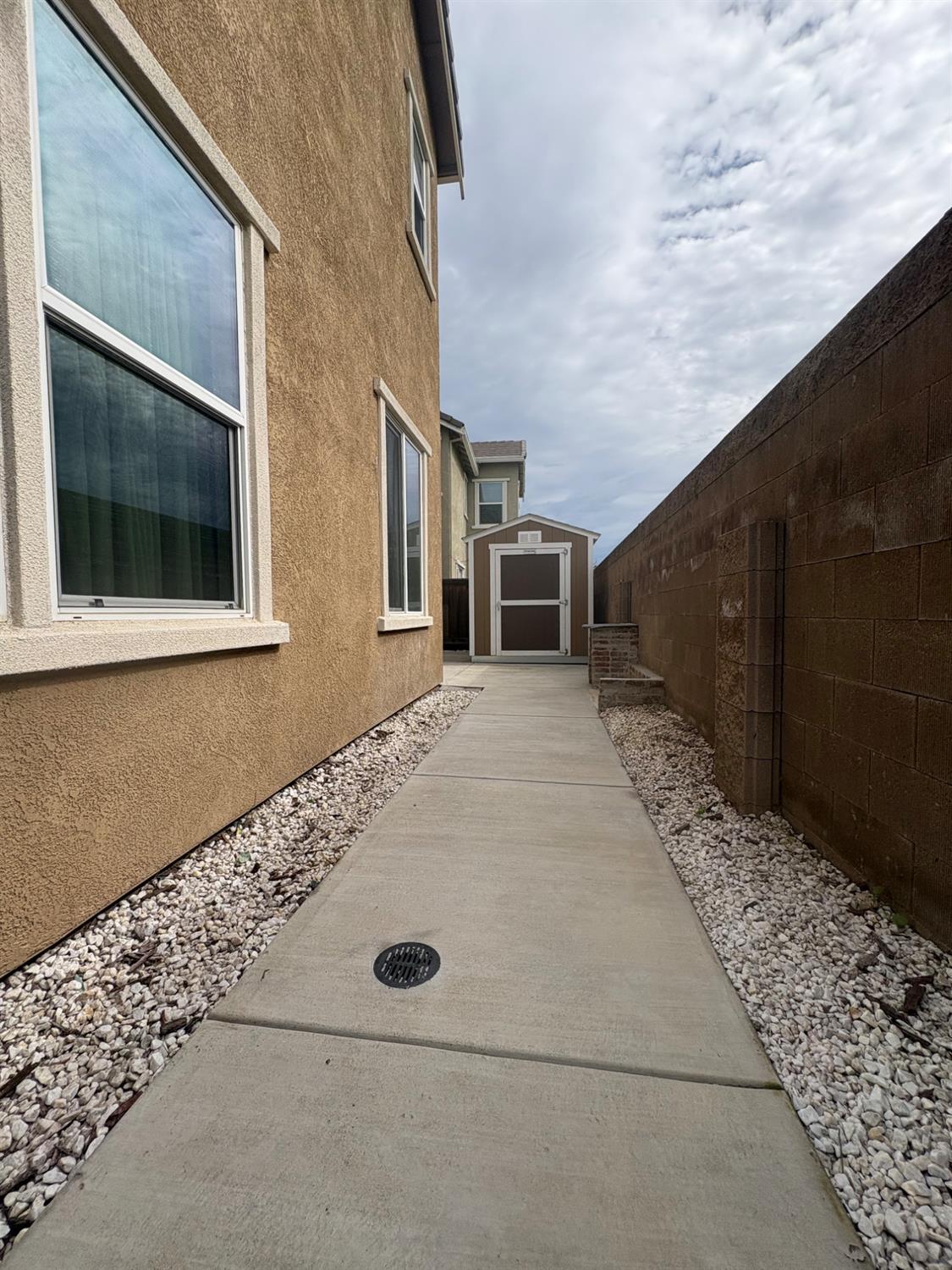 2260 Gallery Dr, Riverbank, CA 95367