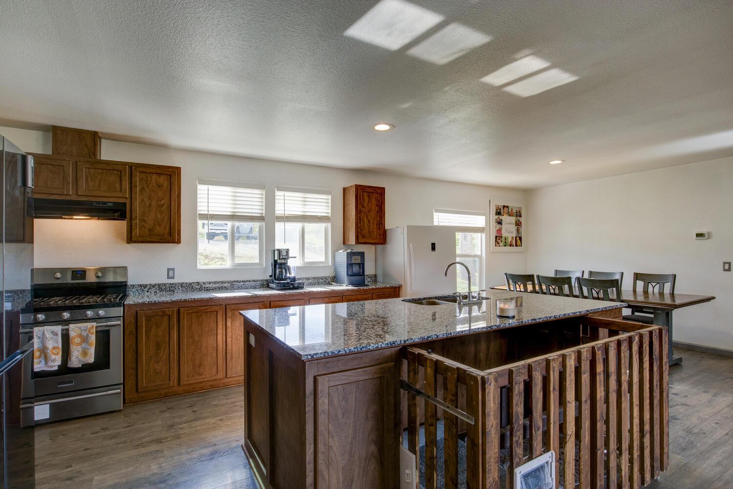 9212 Banderilla Dr, La Grange, CA 95329