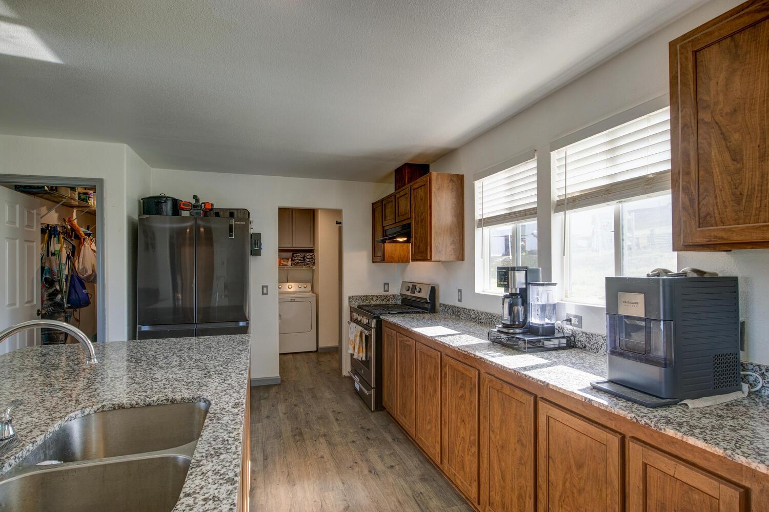 9212 Banderilla Dr, La Grange, CA 95329