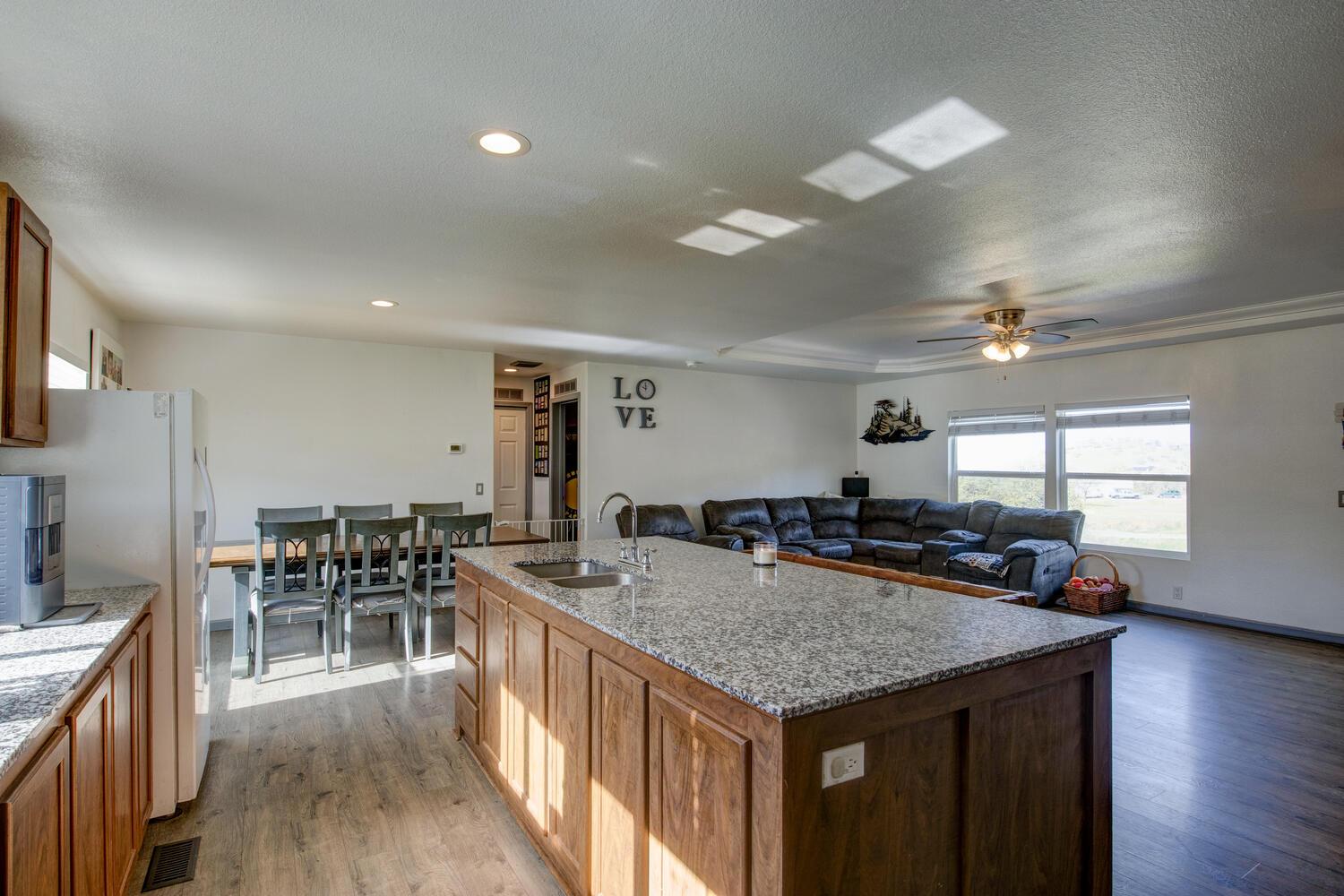 9212 Banderilla Dr, La Grange, CA 95329