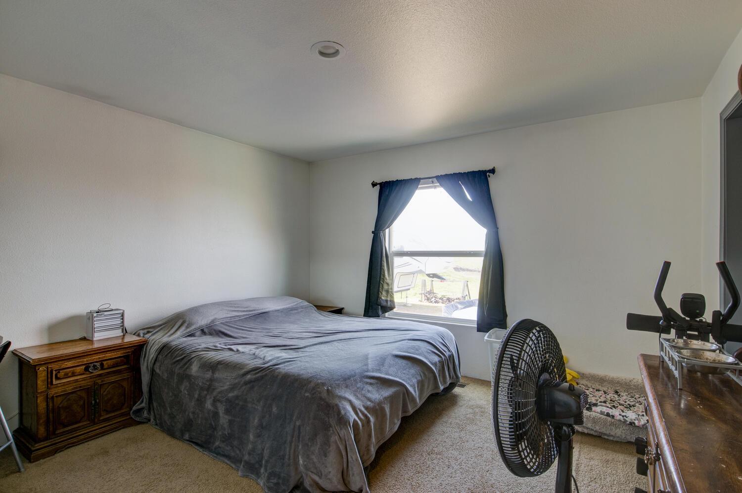 9212 Banderilla Dr, La Grange, CA 95329