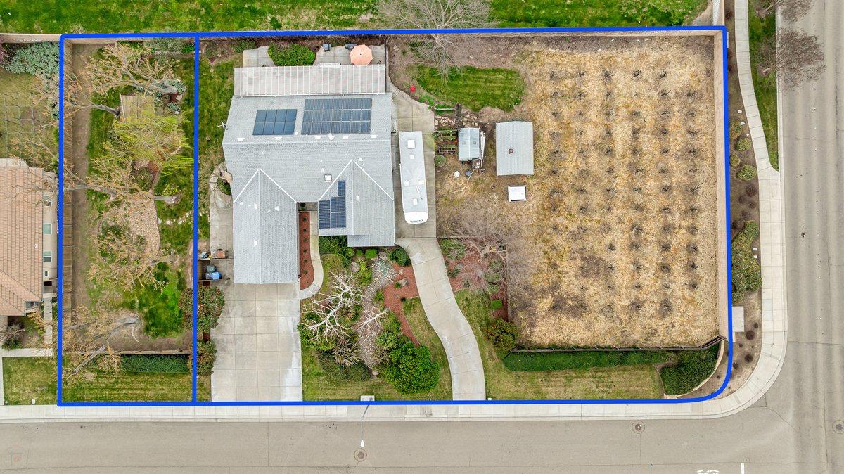 1555 Sand Ln, Manteca, CA 95337