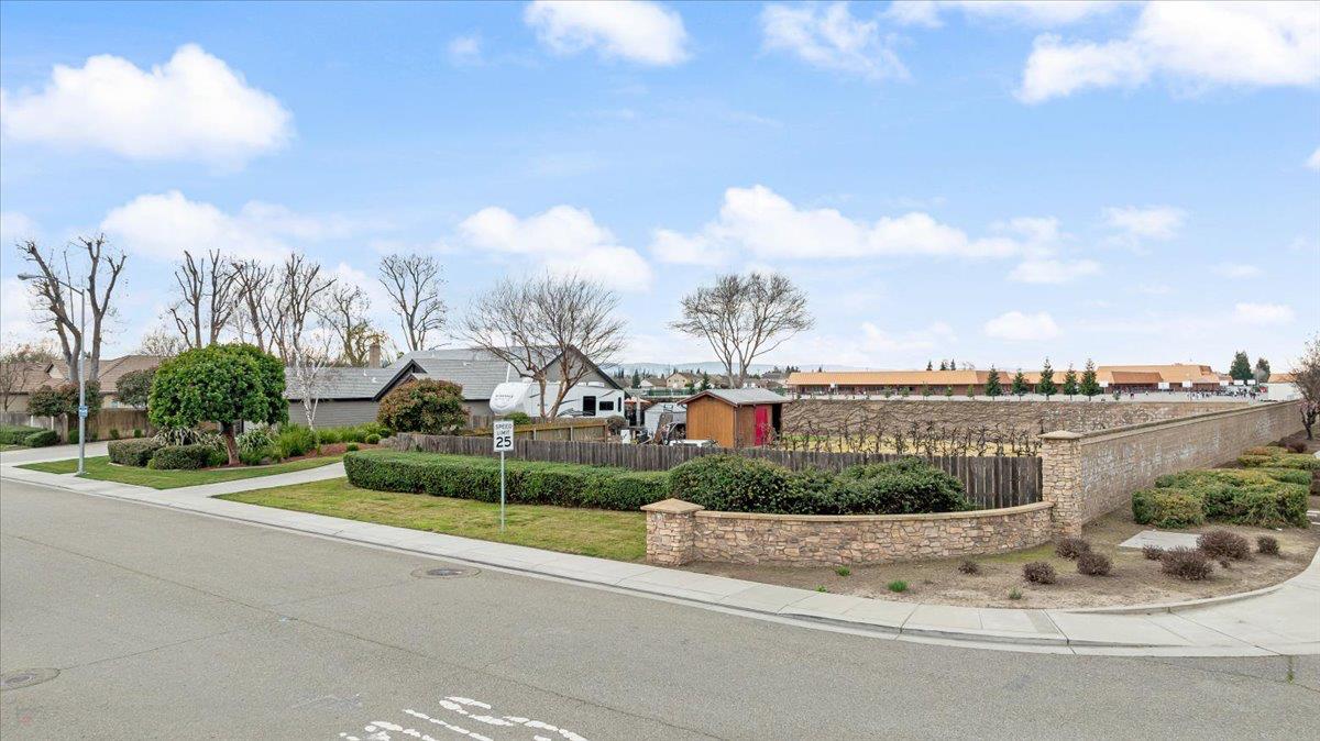 1555 Sand Ln, Manteca, CA 95337