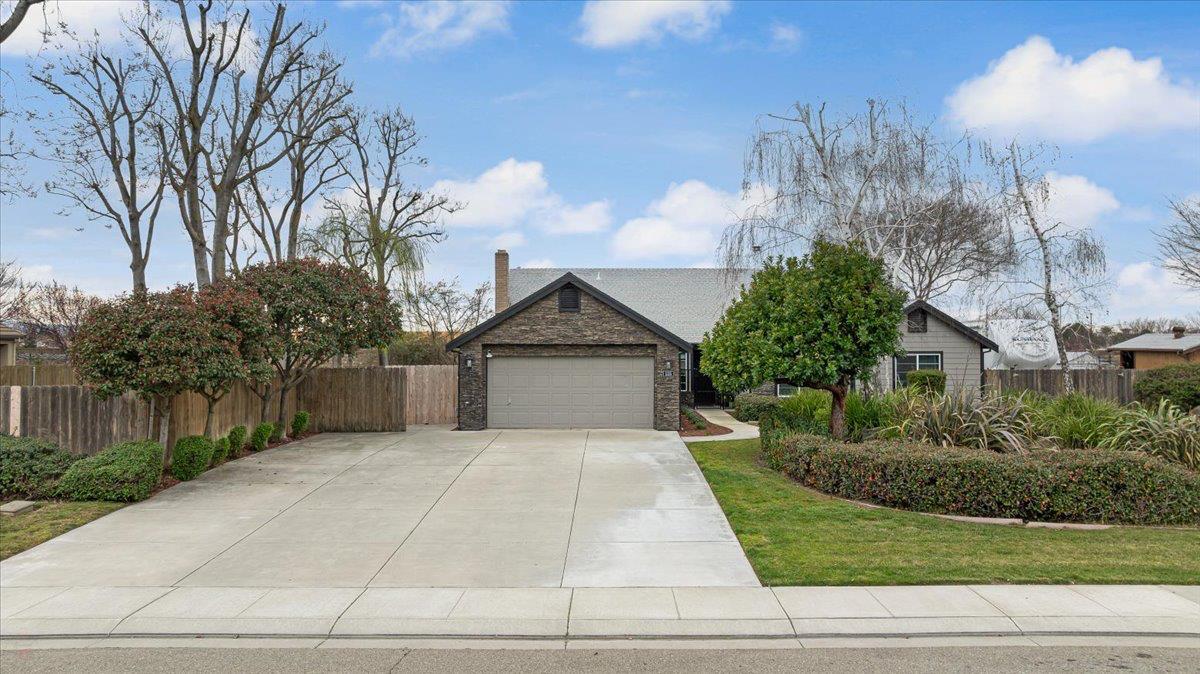 1555 Sand Ln, Manteca, CA 95337