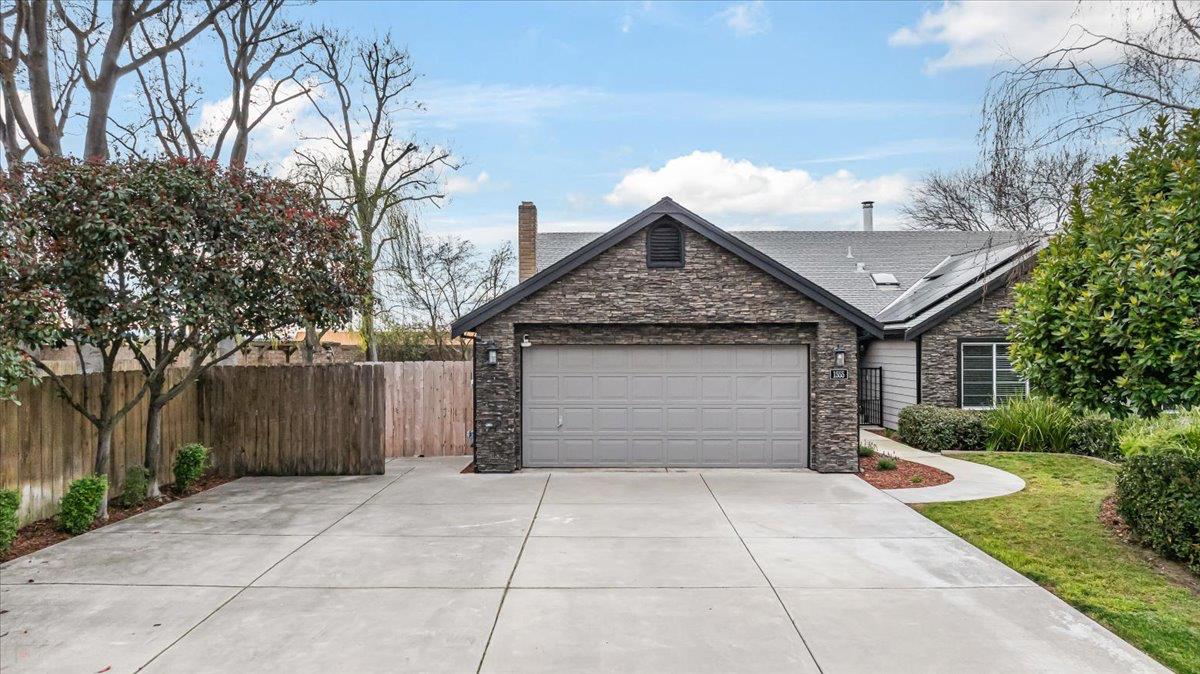 1555 Sand Ln, Manteca, CA 95337