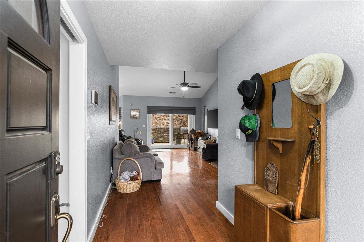 1555 Sand Ln, Manteca, CA 95337