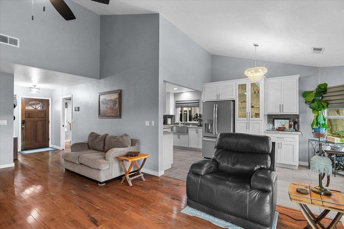 1555 Sand Ln, Manteca, CA 95337