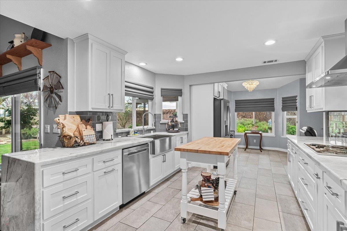 1555 Sand Ln, Manteca, CA 95337