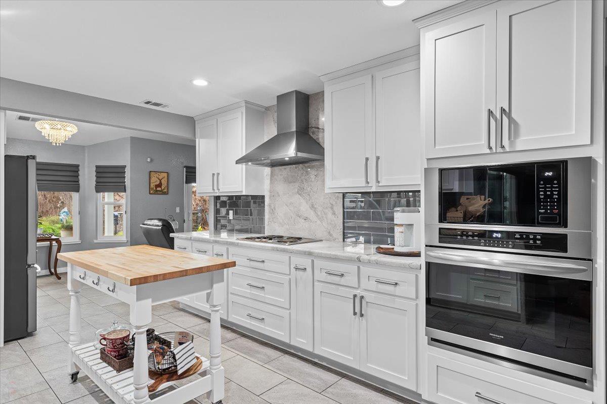 1555 Sand Ln, Manteca, CA 95337