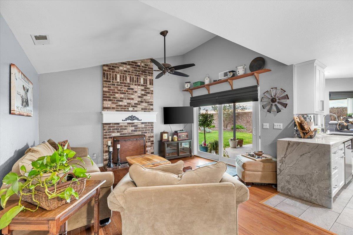 1555 Sand Ln, Manteca, CA 95337