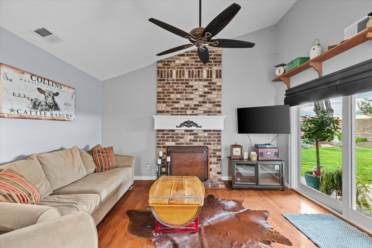 1555 Sand Ln, Manteca, CA 95337