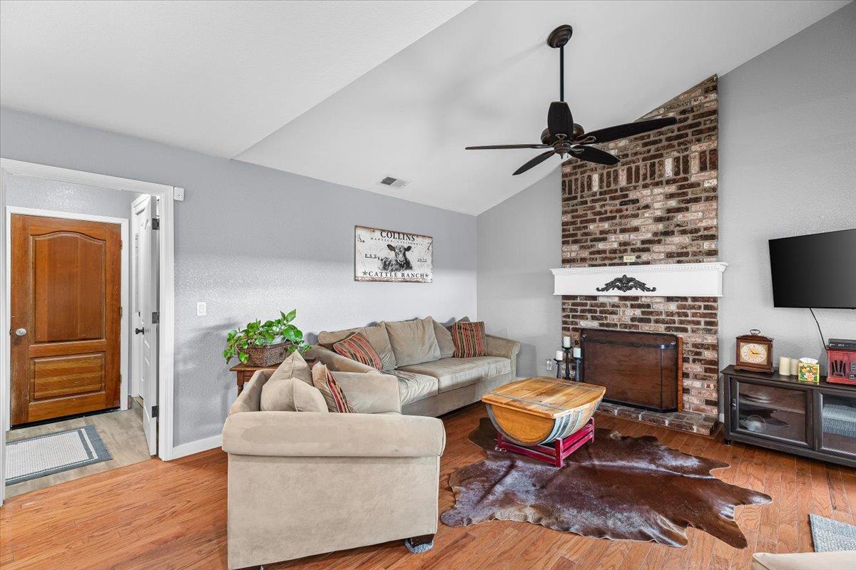 1555 Sand Ln, Manteca, CA 95337