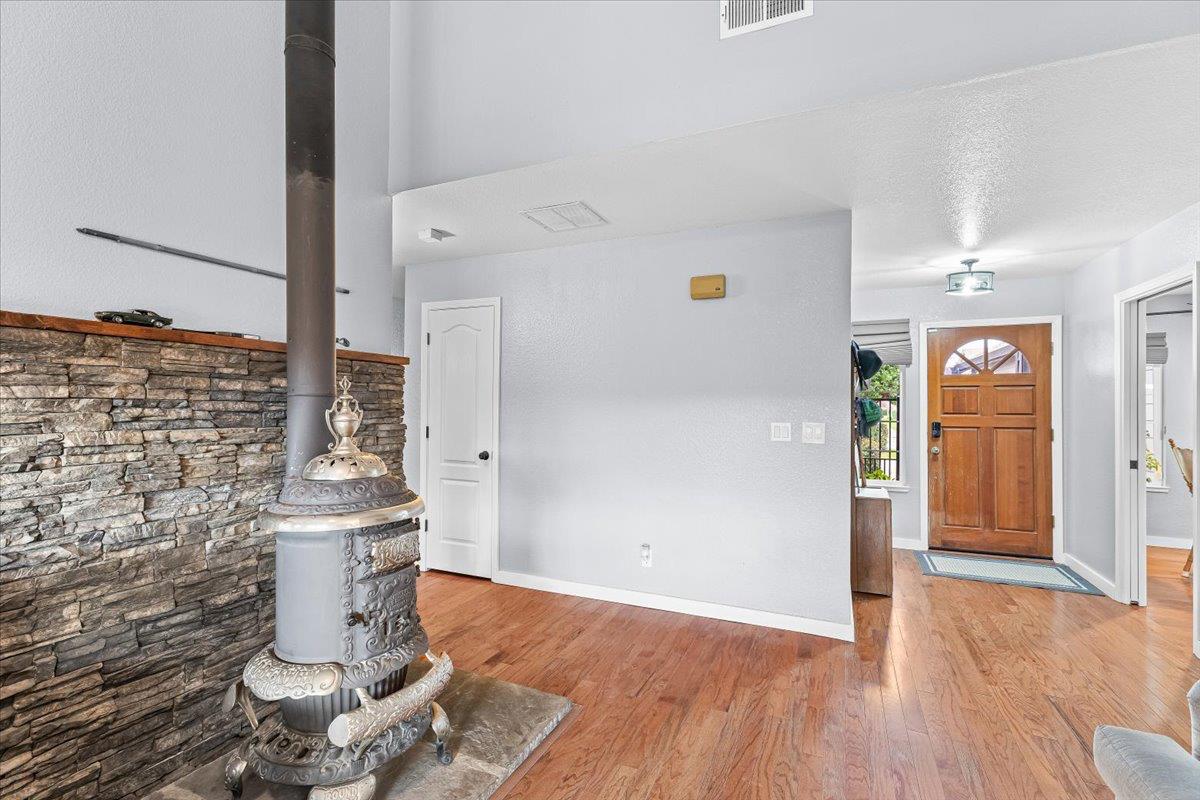 1555 Sand Ln, Manteca, CA 95337