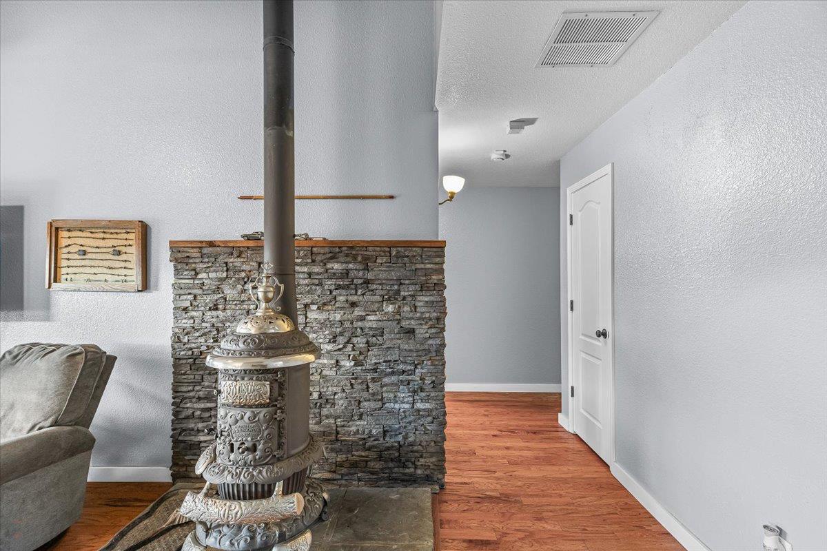 1555 Sand Ln, Manteca, CA 95337