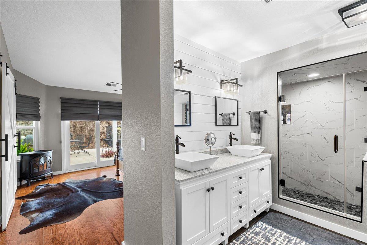 1555 Sand Ln, Manteca, CA 95337