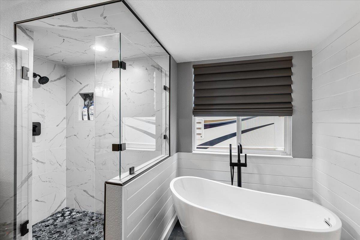 1555 Sand Ln, Manteca, CA 95337