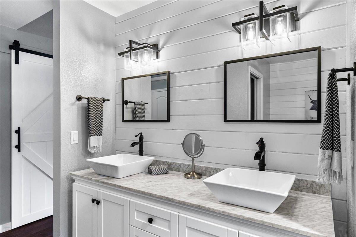 1555 Sand Ln, Manteca, CA 95337