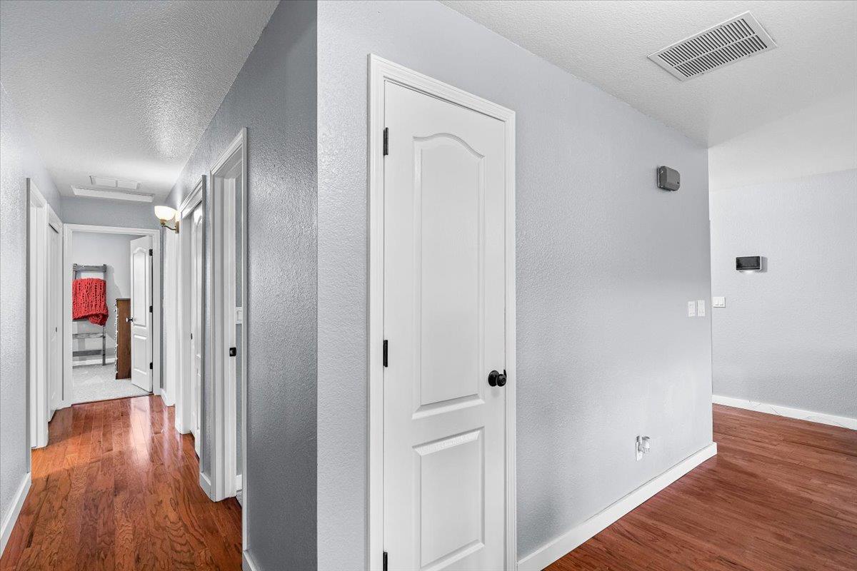 1555 Sand Ln, Manteca, CA 95337