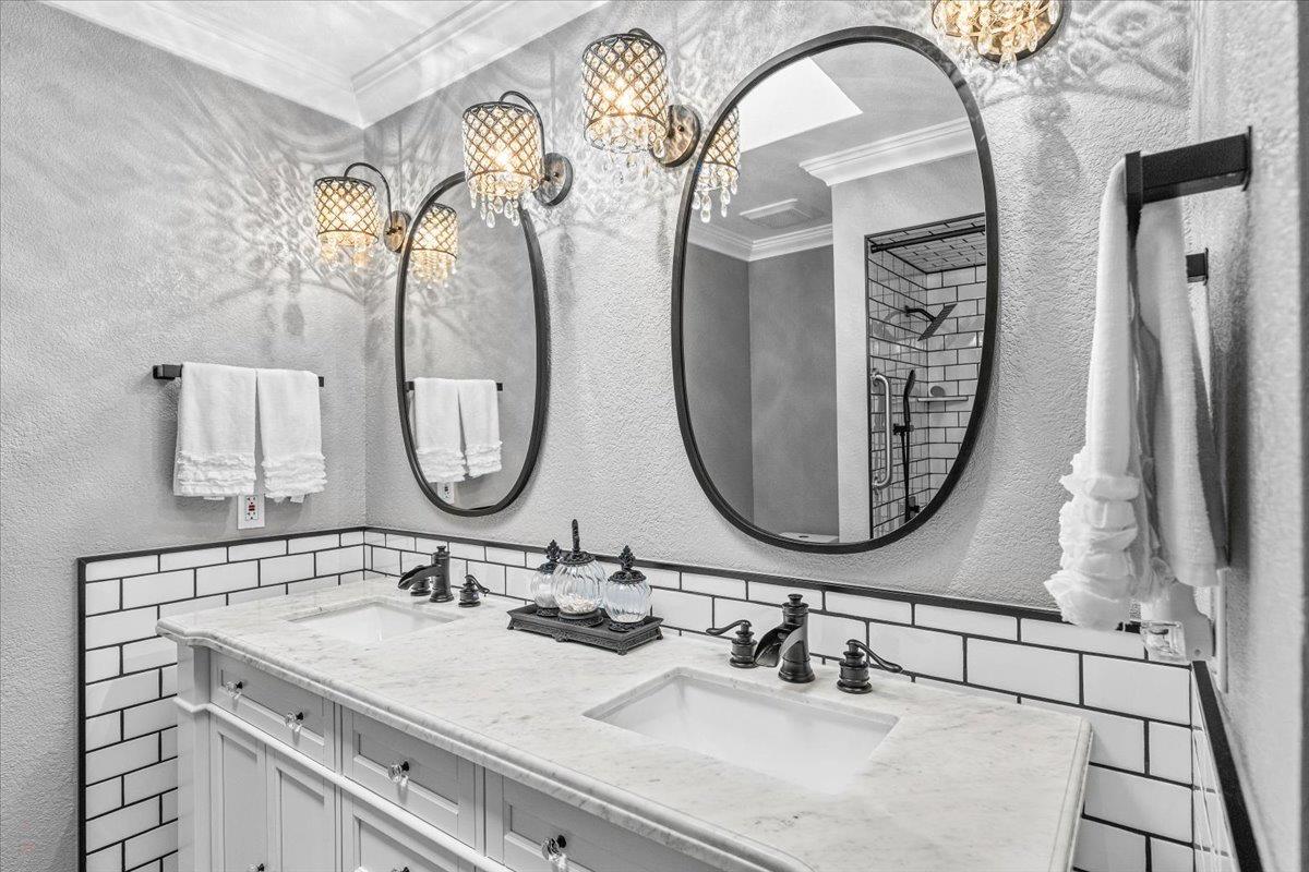 1555 Sand Ln, Manteca, CA 95337