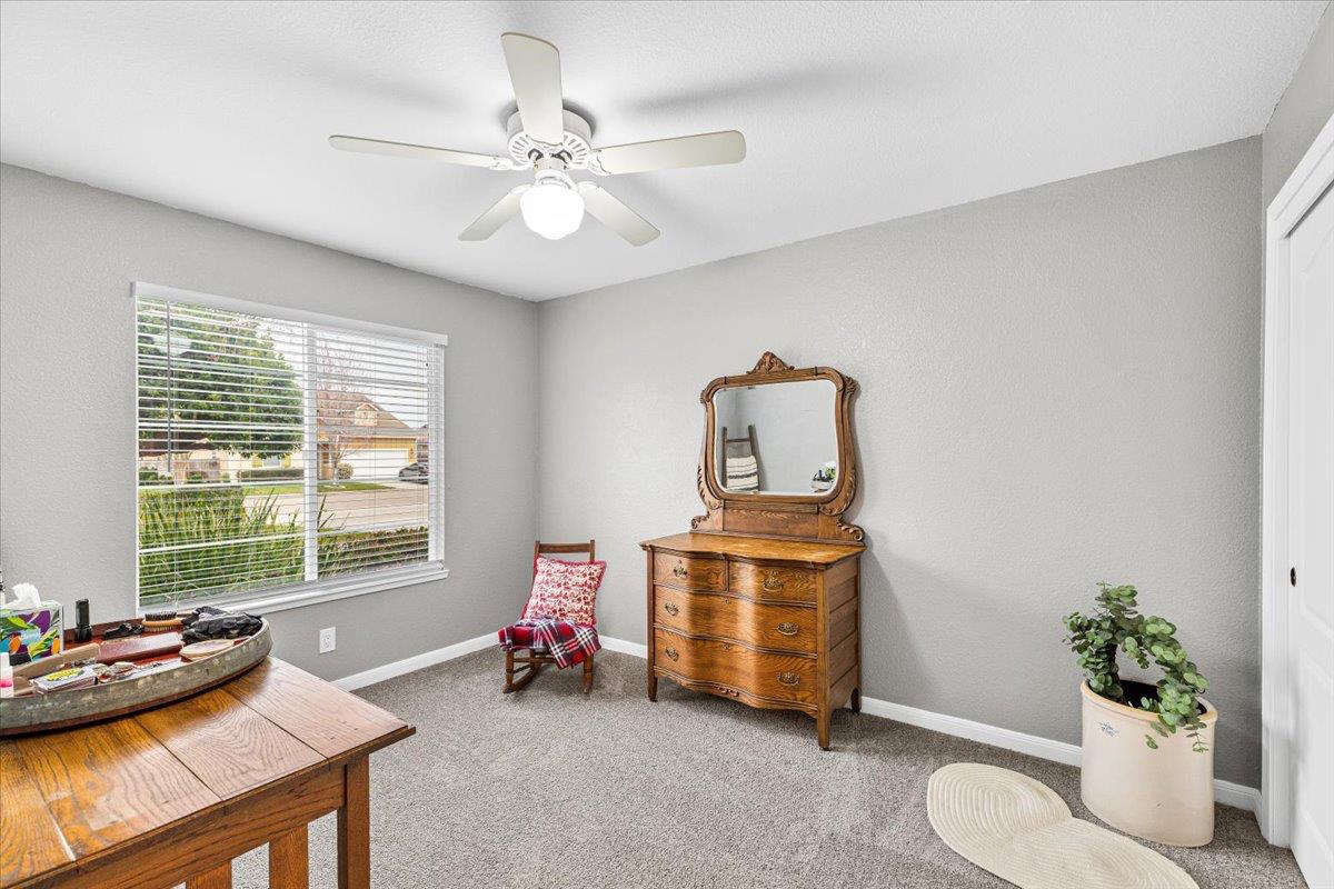 1555 Sand Ln, Manteca, CA 95337