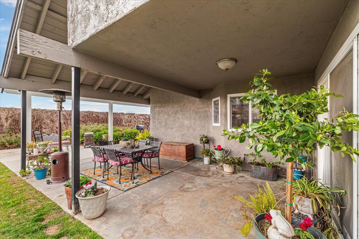 1555 Sand Ln, Manteca, CA 95337