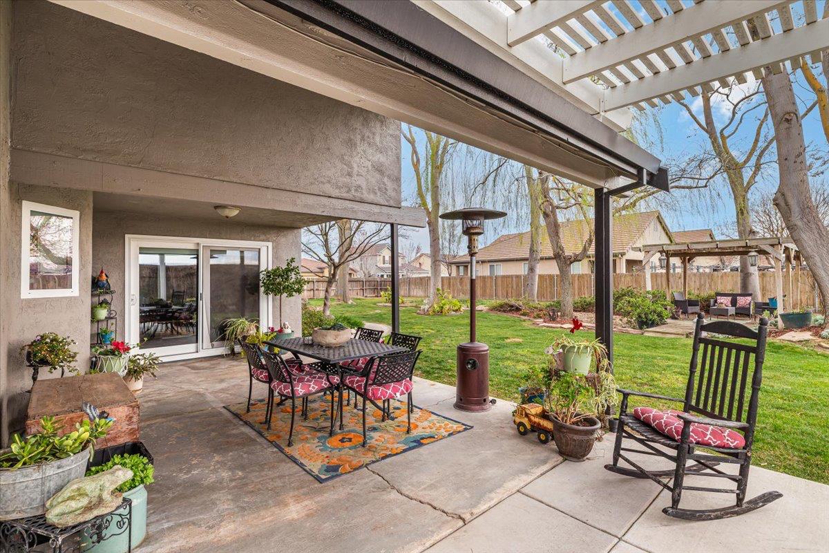 1555 Sand Ln, Manteca, CA 95337