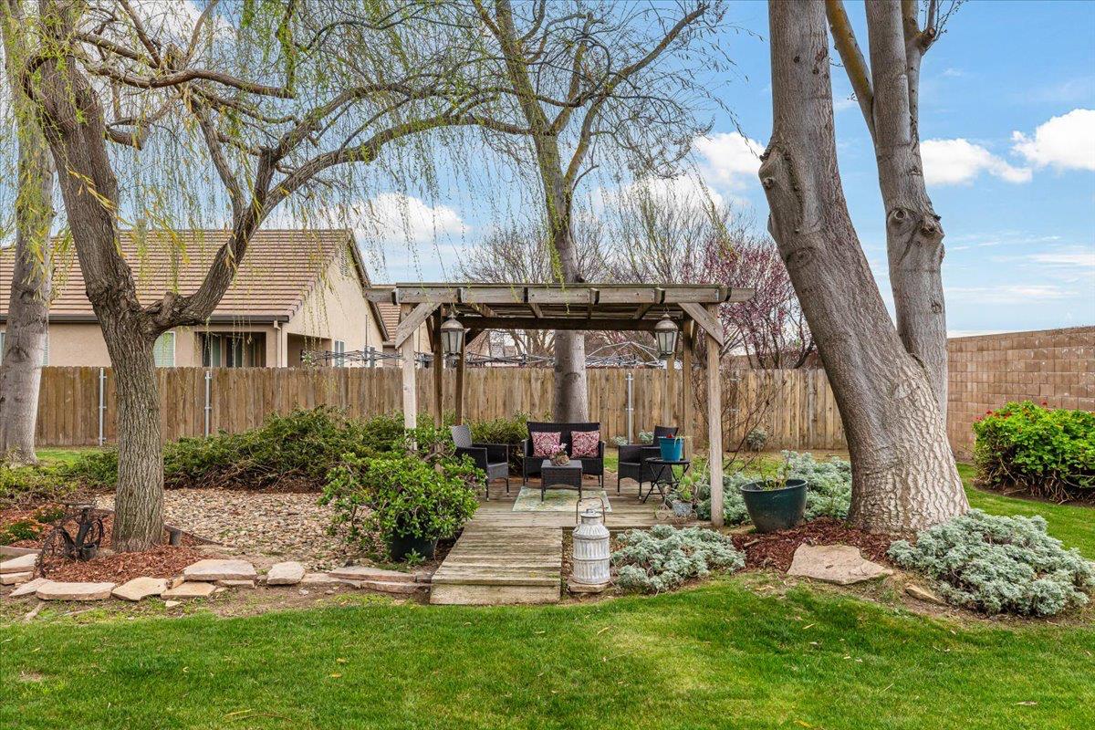 1555 Sand Ln, Manteca, CA 95337