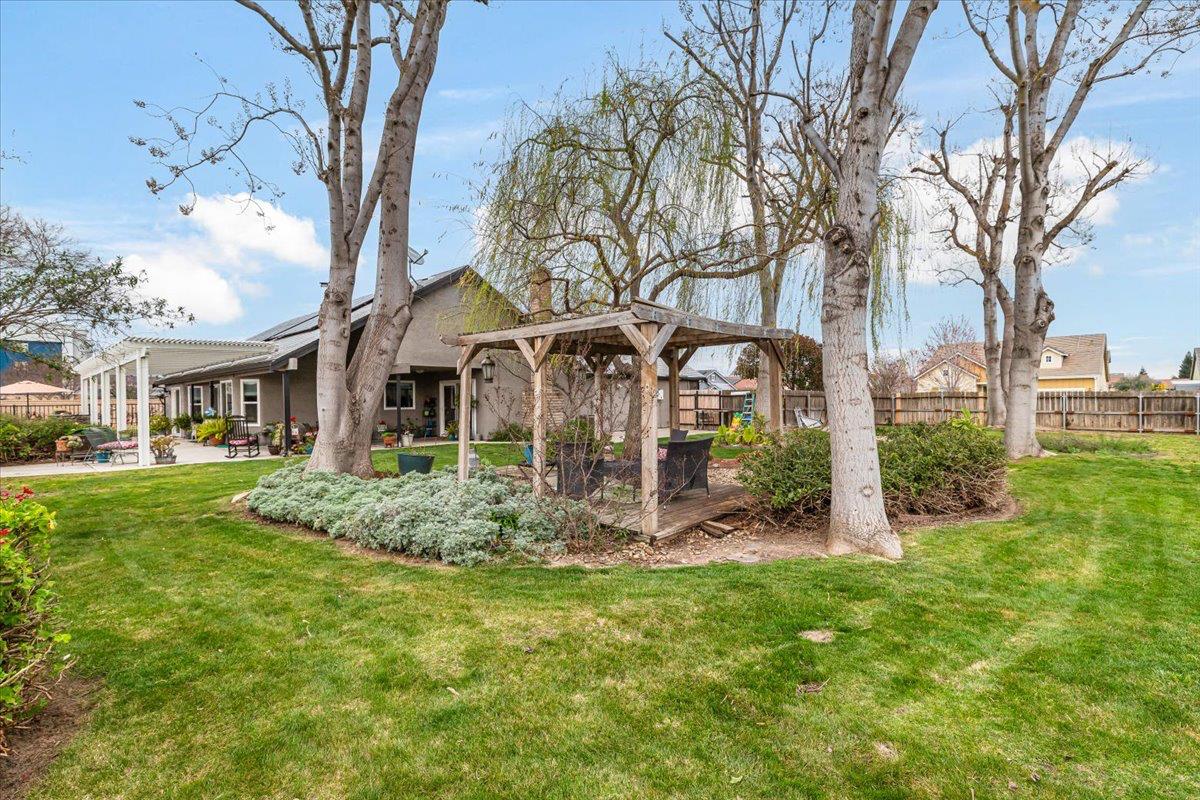 1555 Sand Ln, Manteca, CA 95337