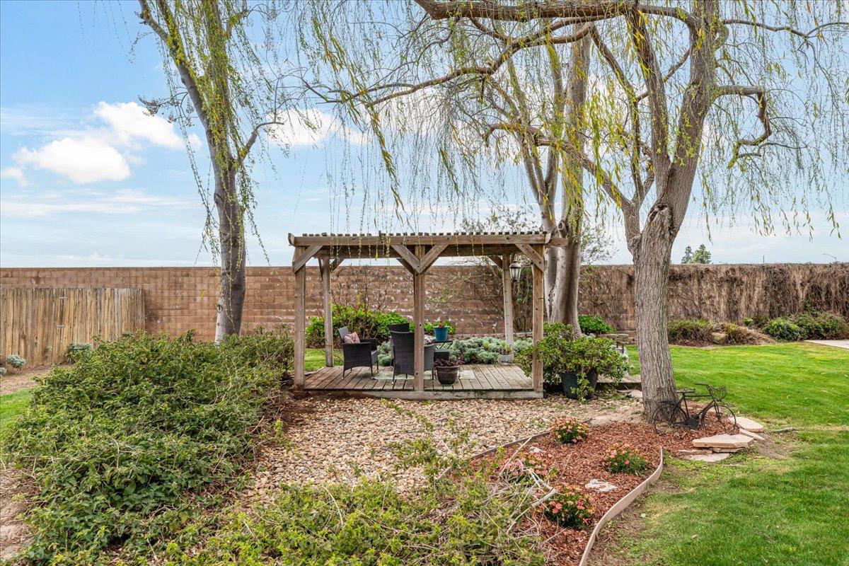 1555 Sand Ln, Manteca, CA 95337