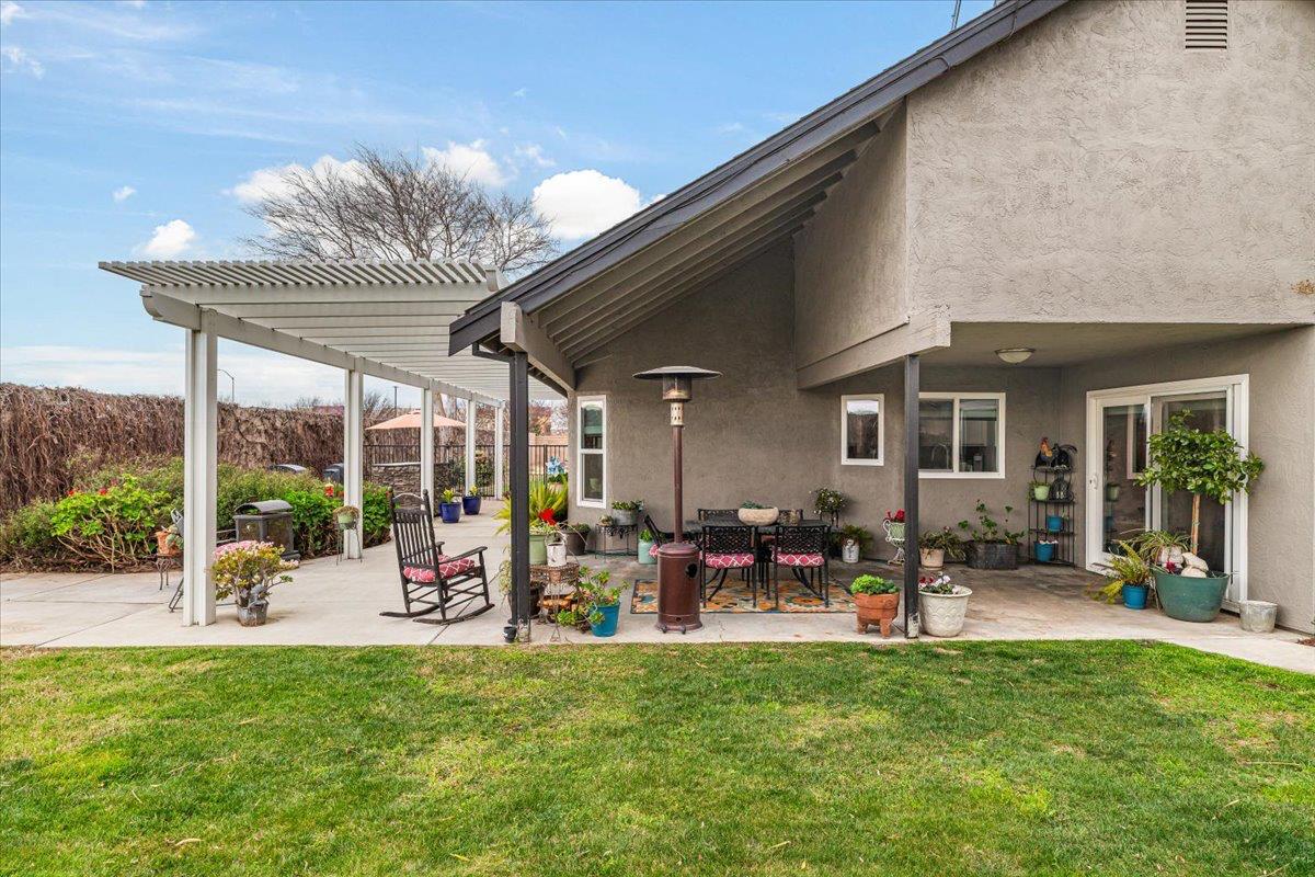 1555 Sand Ln, Manteca, CA 95337