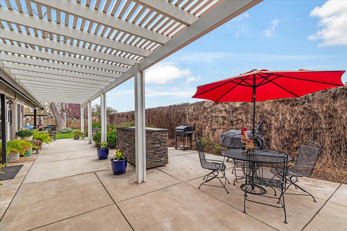 1555 Sand Ln, Manteca, CA 95337