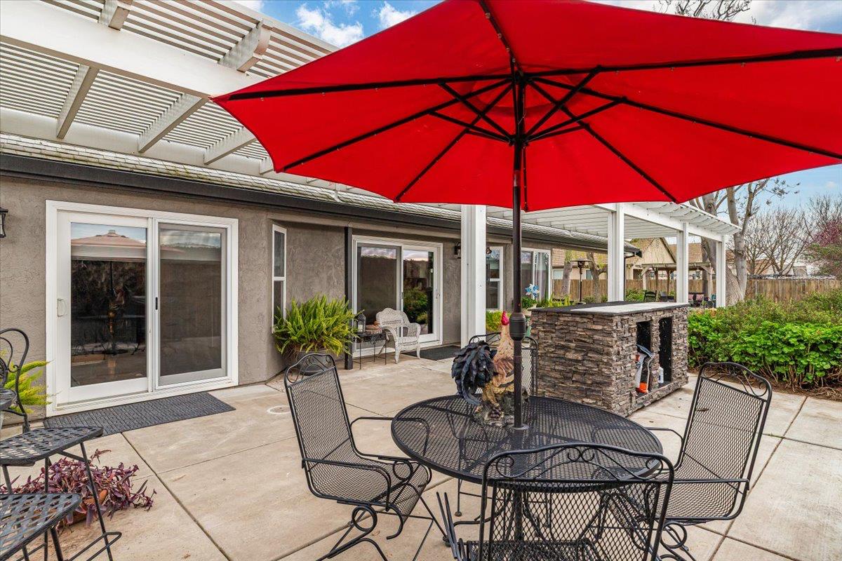 1555 Sand Ln, Manteca, CA 95337