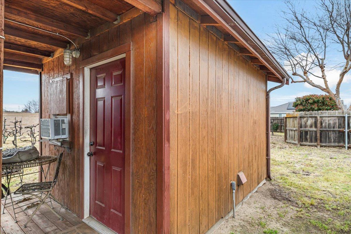 1555 Sand Ln, Manteca, CA 95337