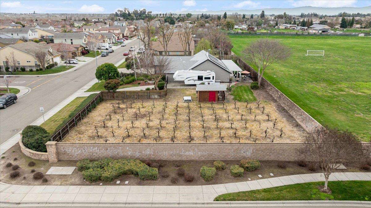 1555 Sand Ln, Manteca, CA 95337