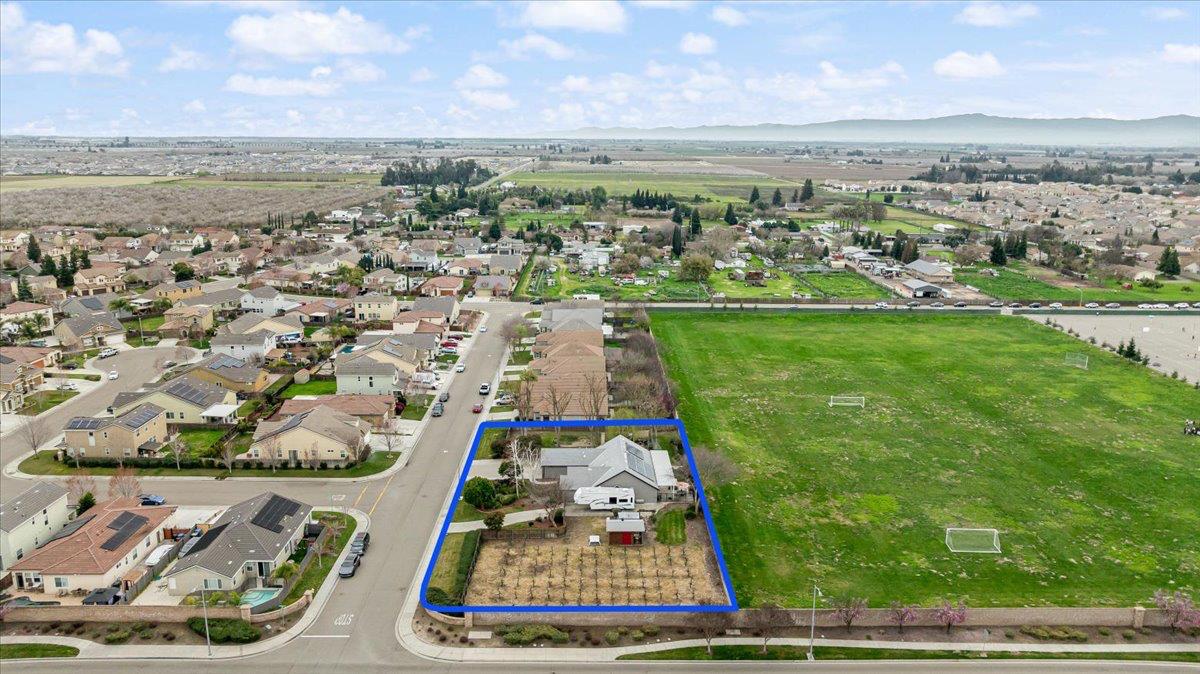 1555 Sand Ln, Manteca, CA 95337