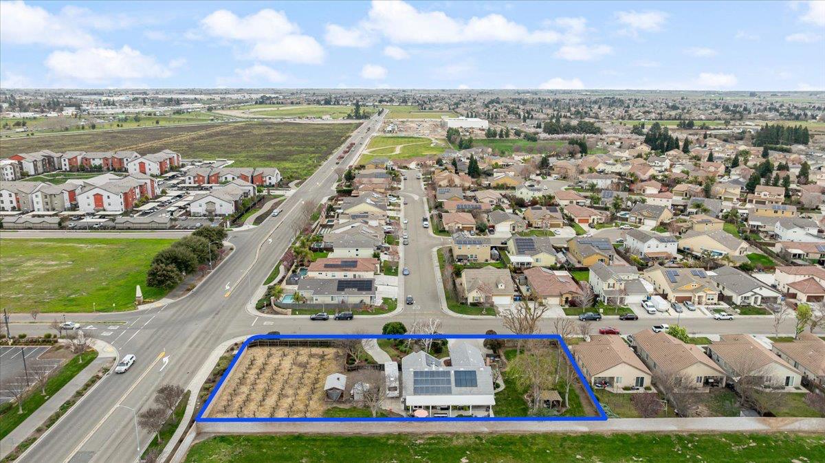 1555 Sand Ln, Manteca, CA 95337