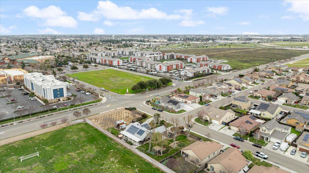 1555 Sand Ln, Manteca, CA 95337