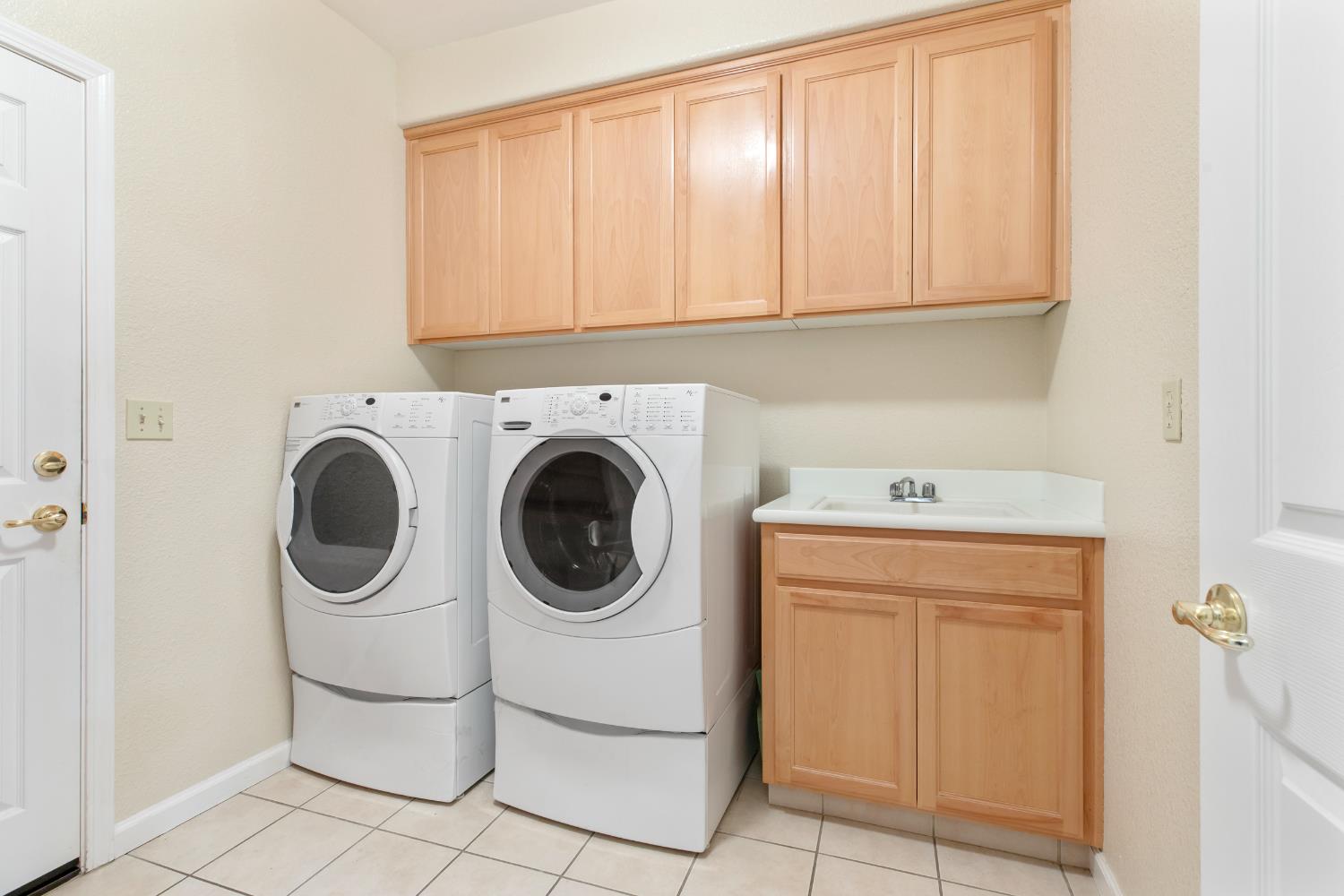 1800 Hemstead Ct, Modesto, CA 95355