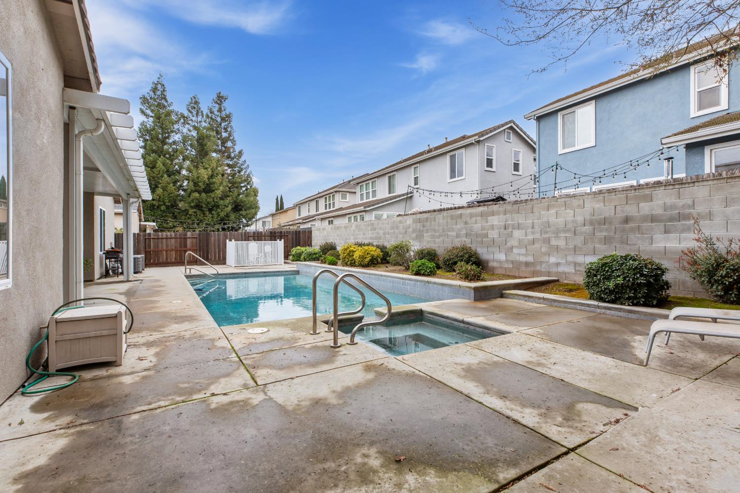 1800 Hemstead Ct, Modesto, CA 95355