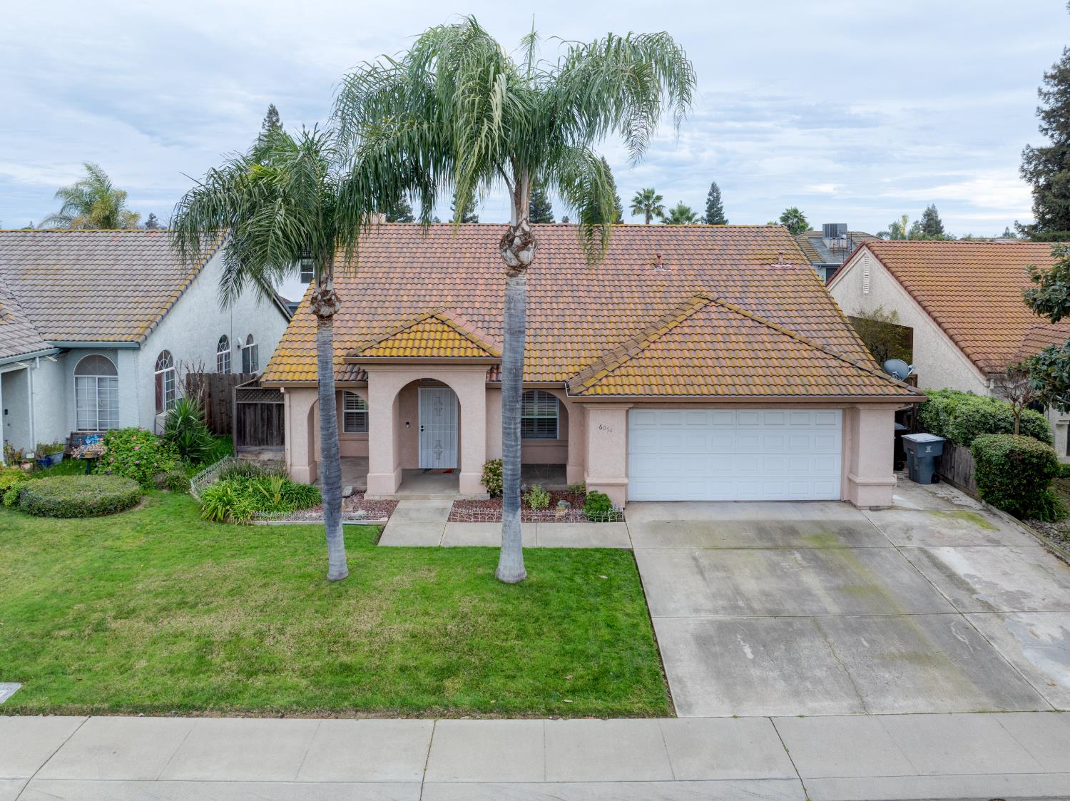 6054 Kasper Dr, Riverbank, CA 95367