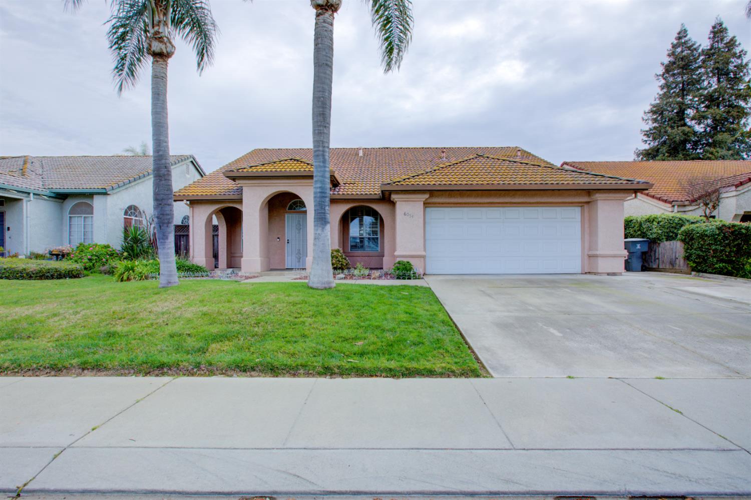 6054 Kasper Dr, Riverbank, CA 95367