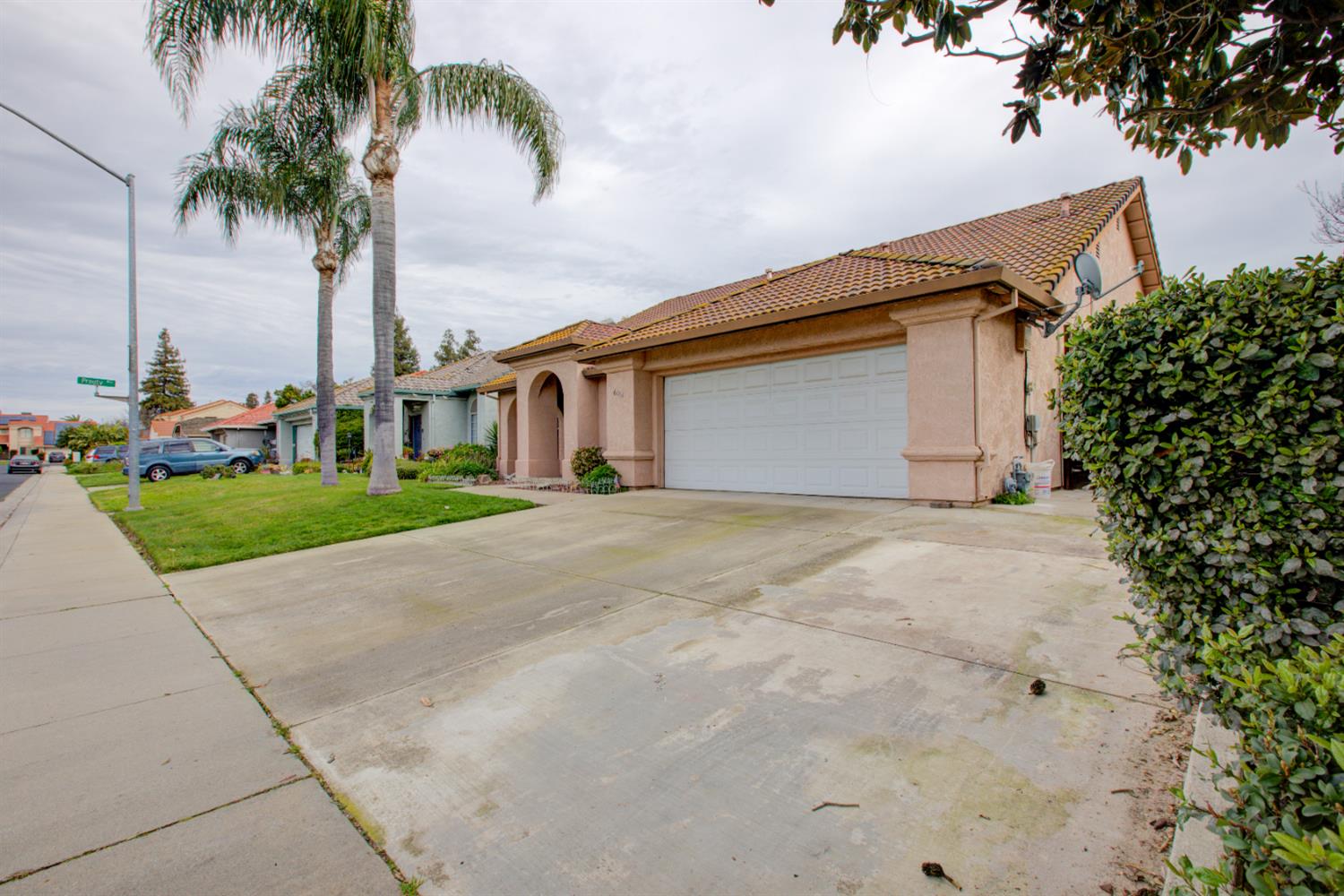 6054 Kasper Dr, Riverbank, CA 95367