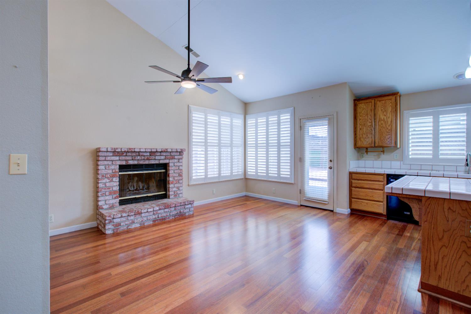 6054 Kasper Dr, Riverbank, CA 95367