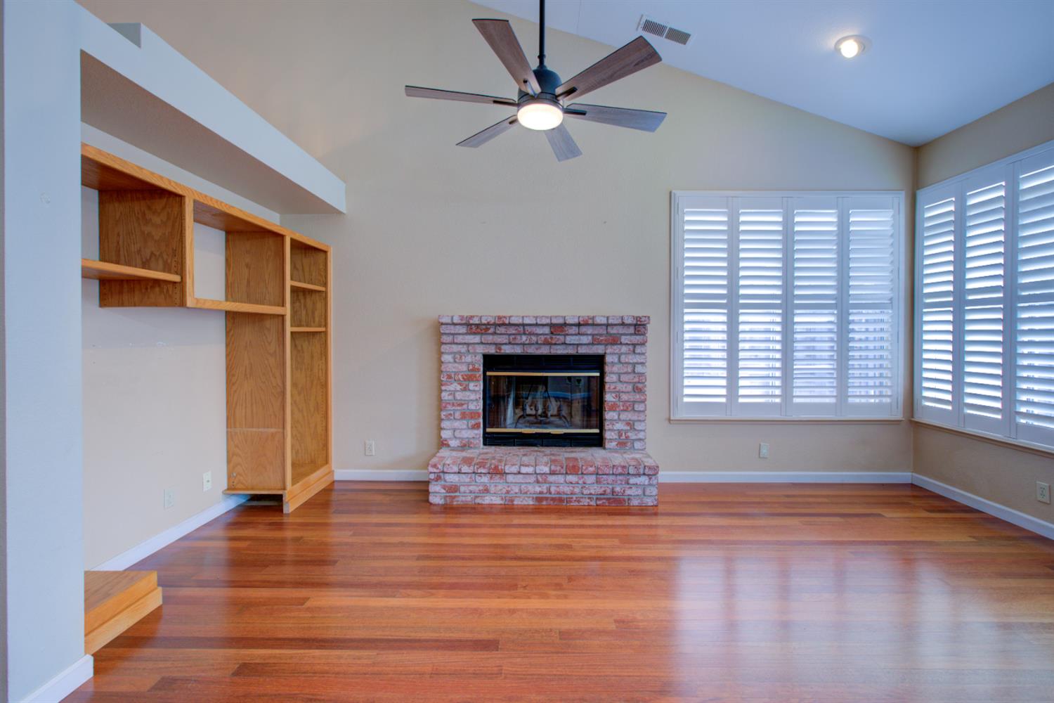 6054 Kasper Dr, Riverbank, CA 95367