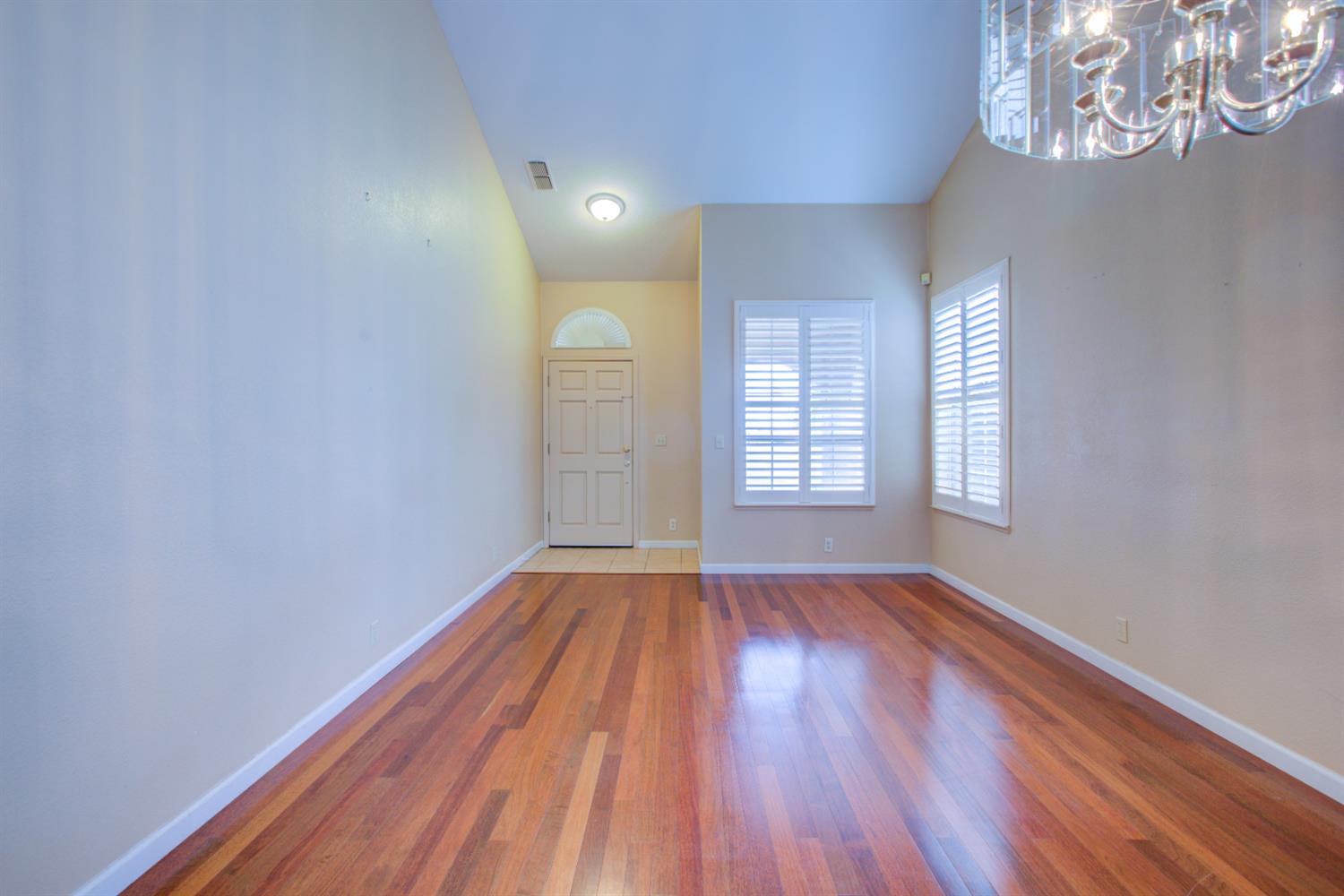 6054 Kasper Dr, Riverbank, CA 95367