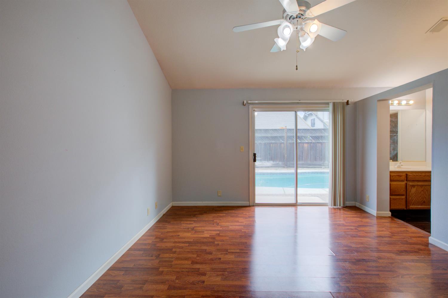 6054 Kasper Dr, Riverbank, CA 95367