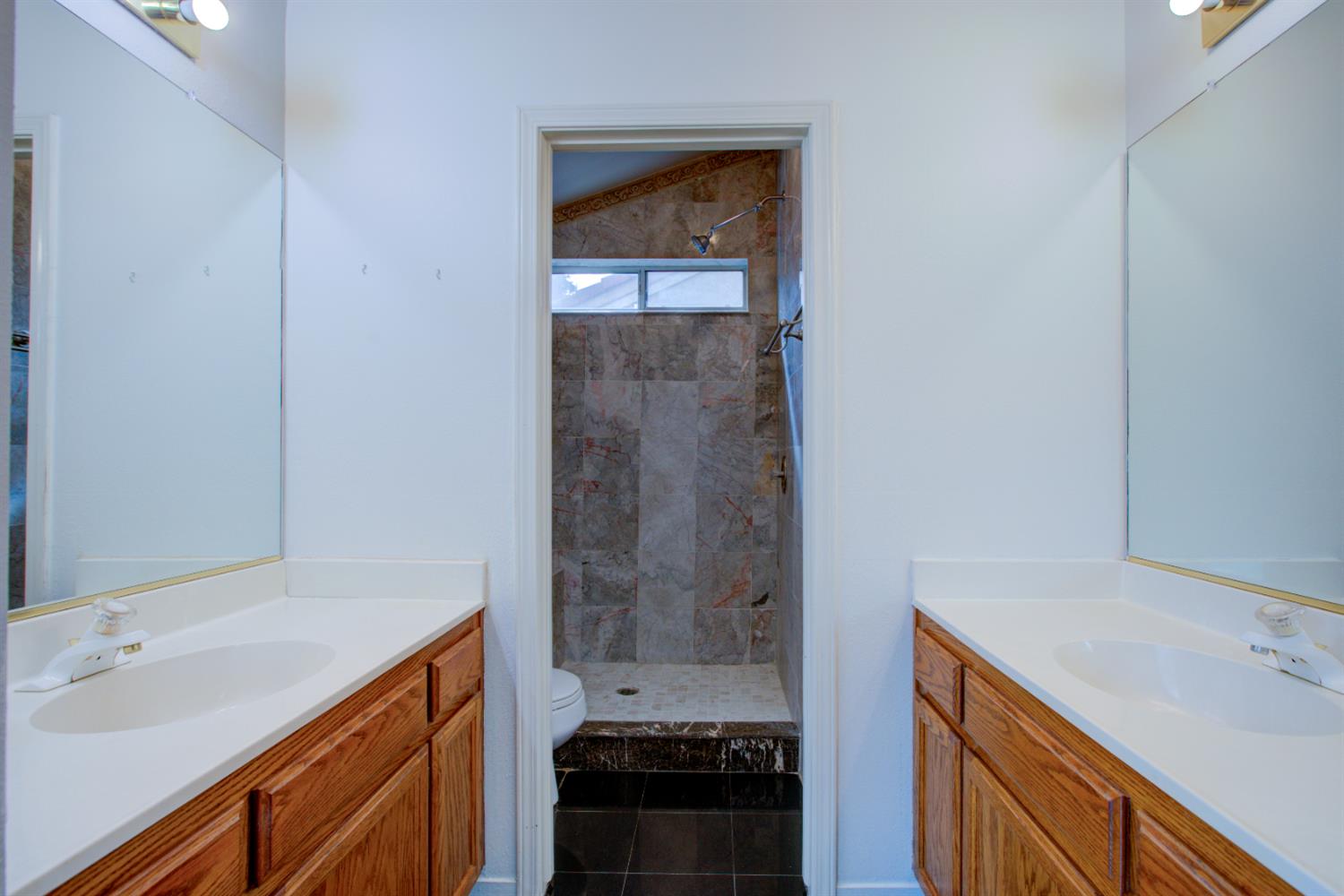 6054 Kasper Dr, Riverbank, CA 95367