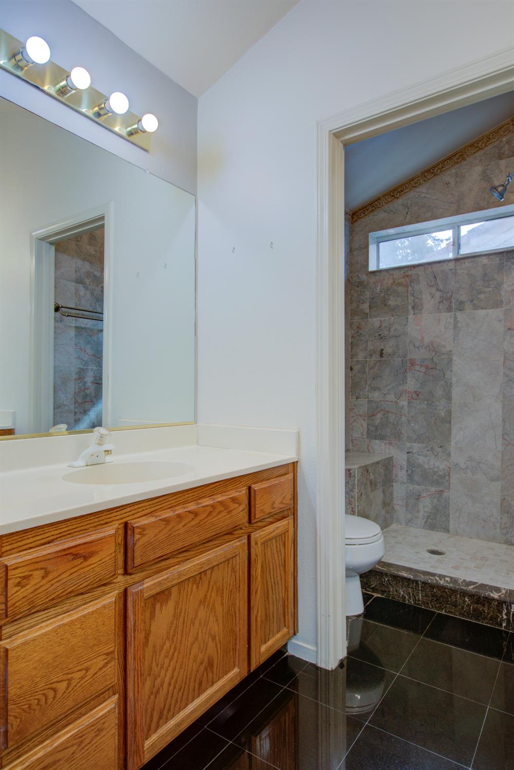 6054 Kasper Dr, Riverbank, CA 95367