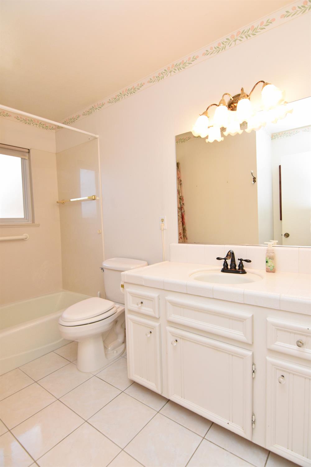 425 Corello St, Turlock, CA 95380