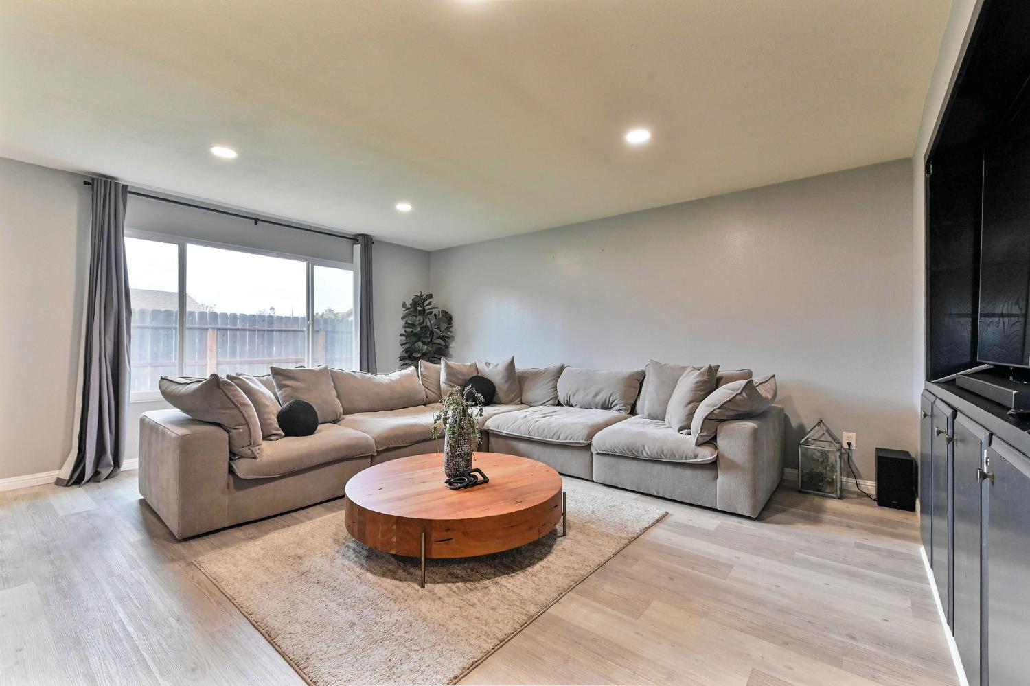 1509 Duportail Ave, Modesto, CA 95355